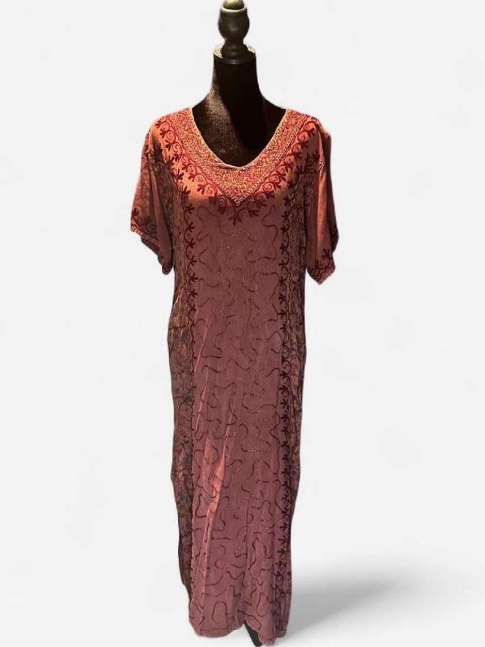 Midnight Sun Boho Mauve Maxi Dress w/ Embroidered Detailing in Size Medium